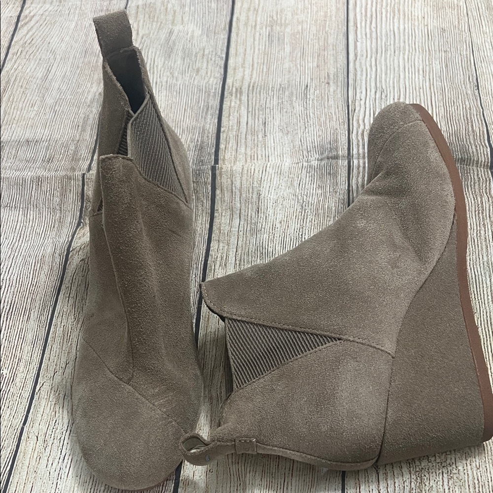 Toms Taupe Suede Wedge Boots